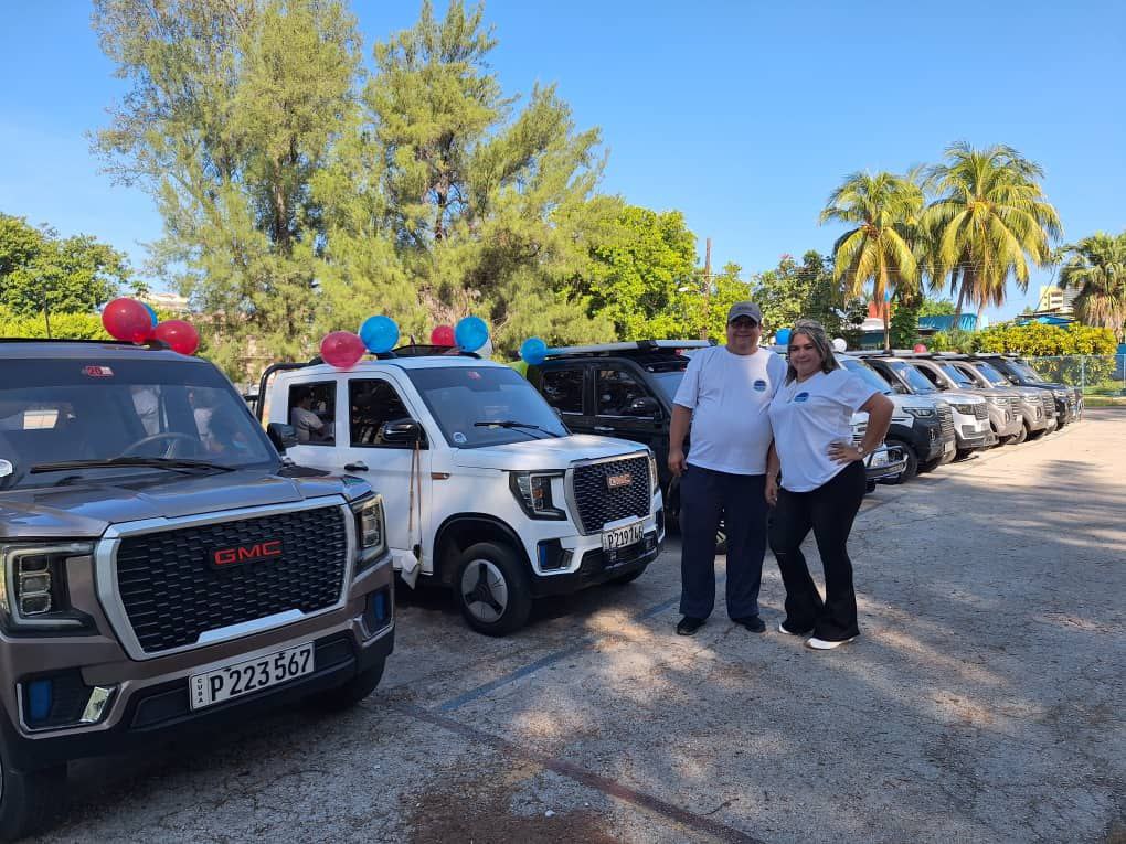 Excelente, ¡De Verdad!... Segundo aniversario del Club de Autos Eléctricos