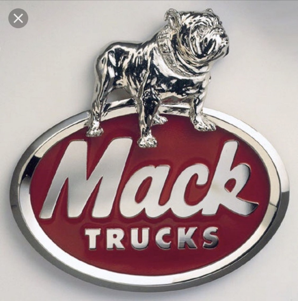Mack, el bulldog sobre ruedas 
