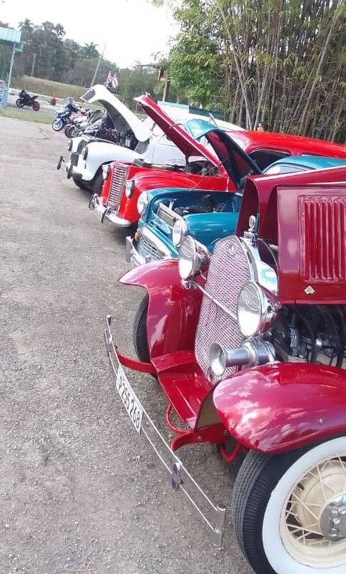 clubes de autos y motos en Cuba 