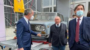 Un auto parqueado 47 años en el mismo lugar