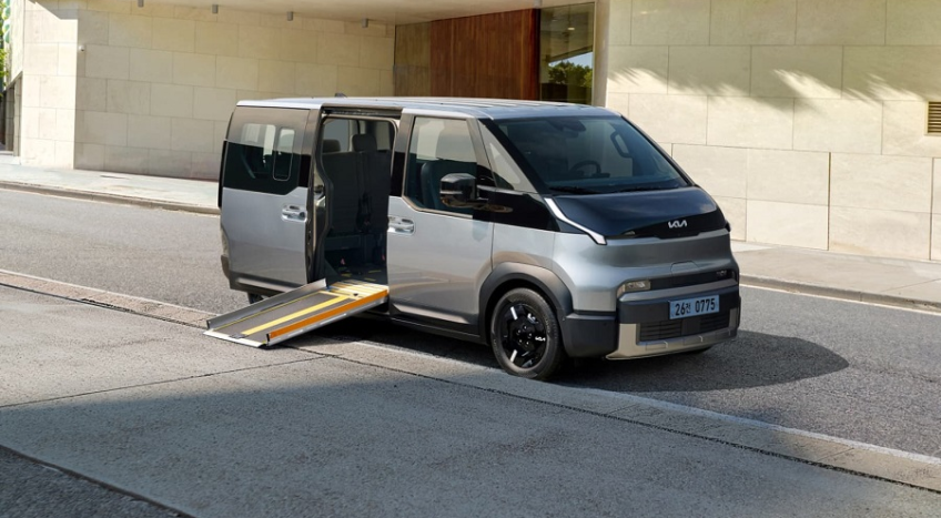 Kia presume nueva Van PV5 WAV Side Entry