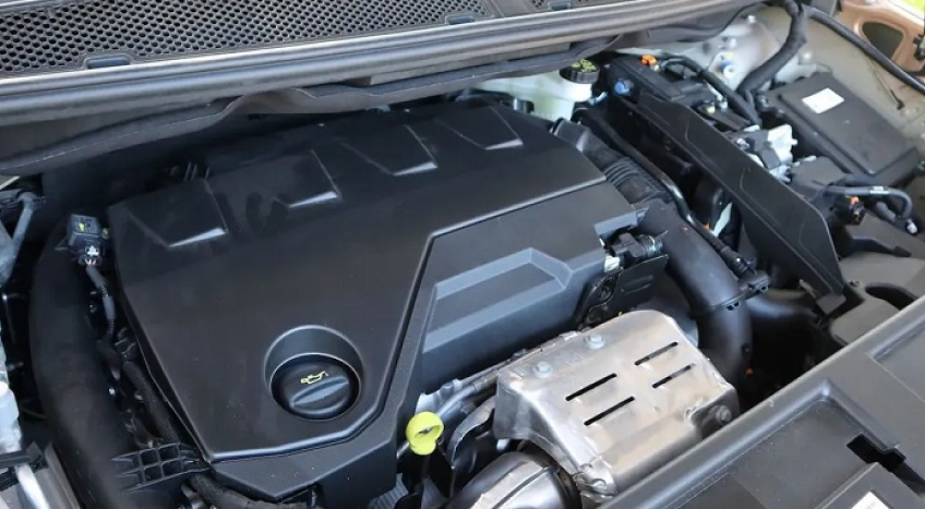 Cubiertas de plástico, ideales para proteger el motor del coche